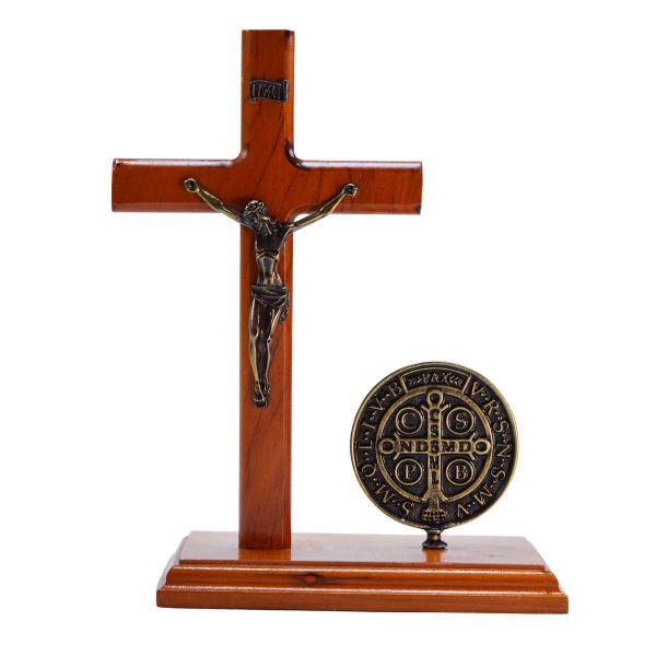 Crucifixo com Medalhada São Bento com base em madeira de Demolição (21cm)