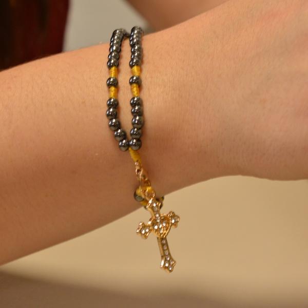 Terço Pulso Hematita Natural Nossa Senhora Aparecida com contas 5 mm (12 UNIDADES)