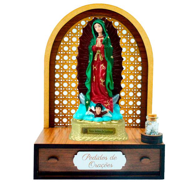 Altar com gaveta de pedidos de Oração Nossa Senhora de Guadalupe  22 cm + Terço Grátis na garrafinha.