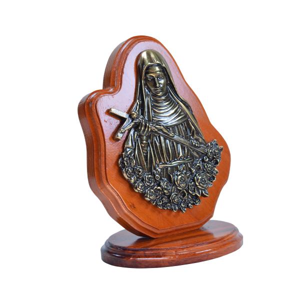 Adorno de Mesa de Santa Terezinha de metal aplicado em madeira de demolição 17 cm