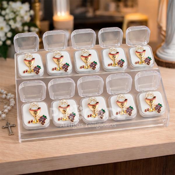 Broche Cálice com Hóstia em Caixinha de Acrílico – Kit com 12 Unidades