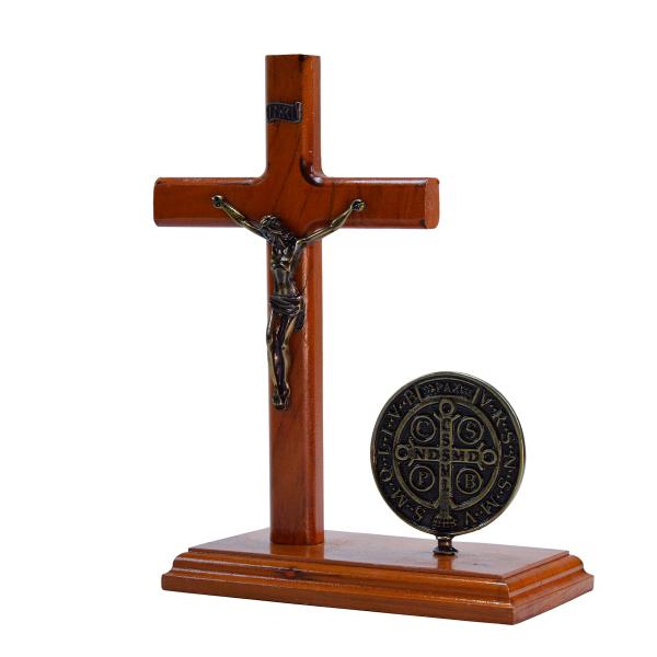 Crucifixo com Medalhada São Bento com base em madeira de Demolição (21cm)