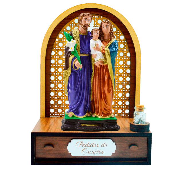 Altar com gaveta de pedidos de Oração Sagrada Família 20 cm + Terço Grátis na garrafinha