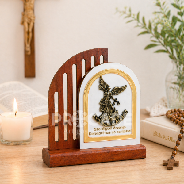 Adorno de Mesa Igrejinha São Miguel 14x13cm em Madeira de Demolição com Metal e Acrílico Espelhado