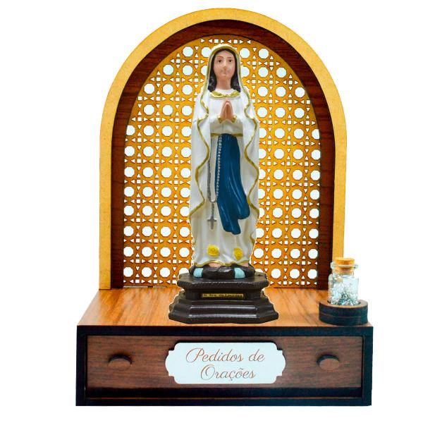Altar com gaveta de pedidos de Oração Nossa Senhora de Lourdes 22 cm + Terço Grátis na garrafinha.