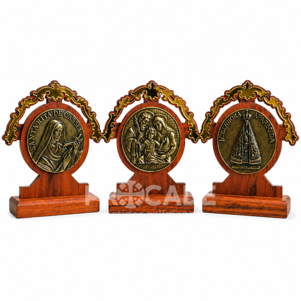 Kit com 3 Adornos de Mesa em Madeira de Demolição – Santa Rita, Sagrada Família e Nossa Senhora Aparecida