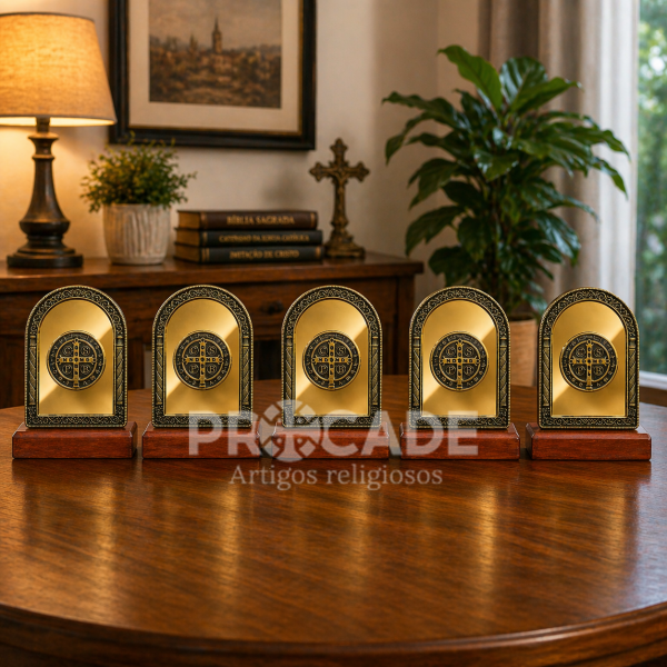 Kit com 5 Adornos de Mesa Medalha de São Bento em Metal com Fundo Espelhado – 9x13 cm